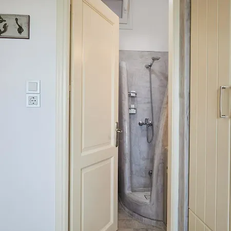 Agnadi Studios Apartment
